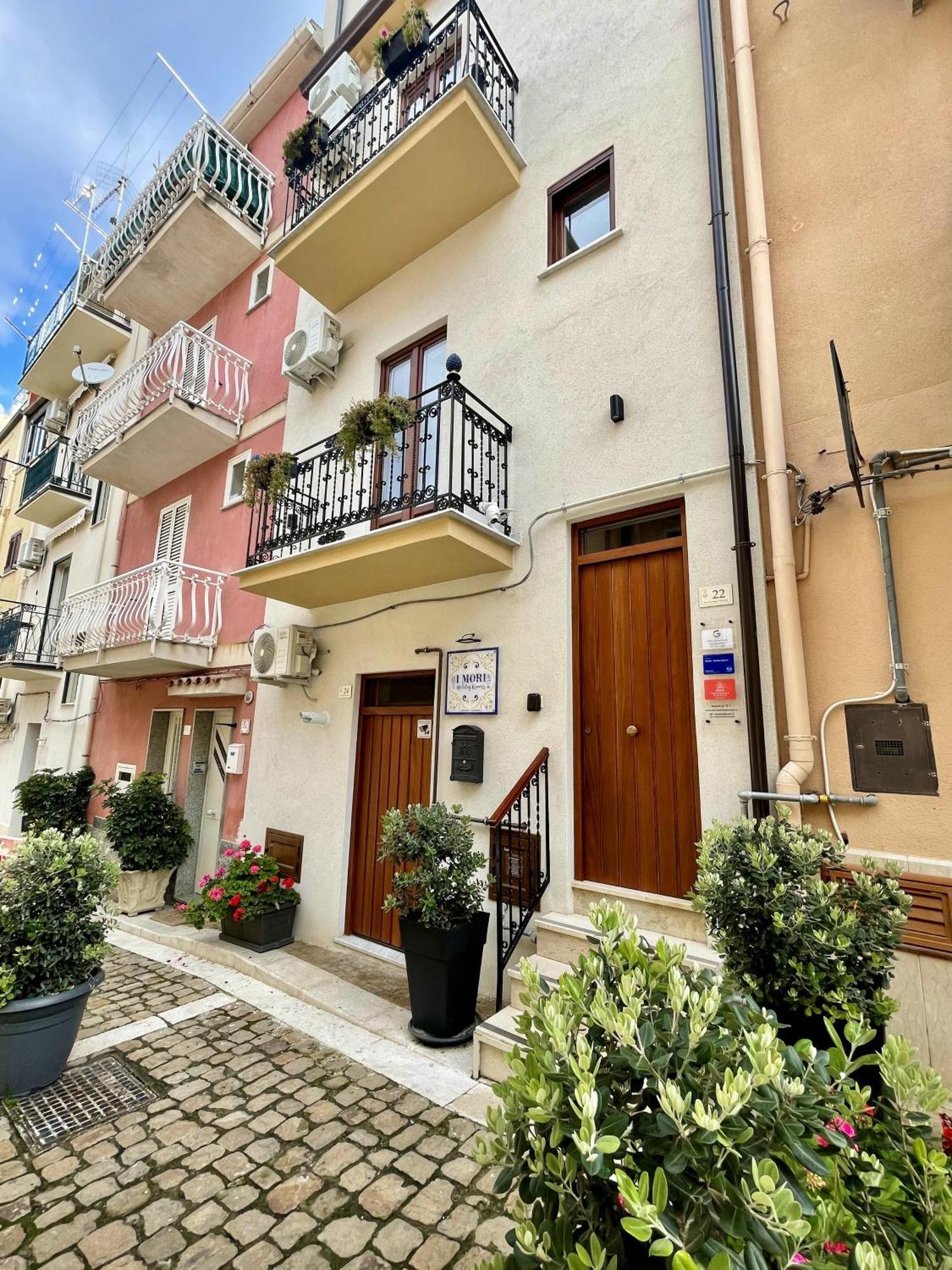 I Mori - Holiday Rooms Lascari Exterior photo