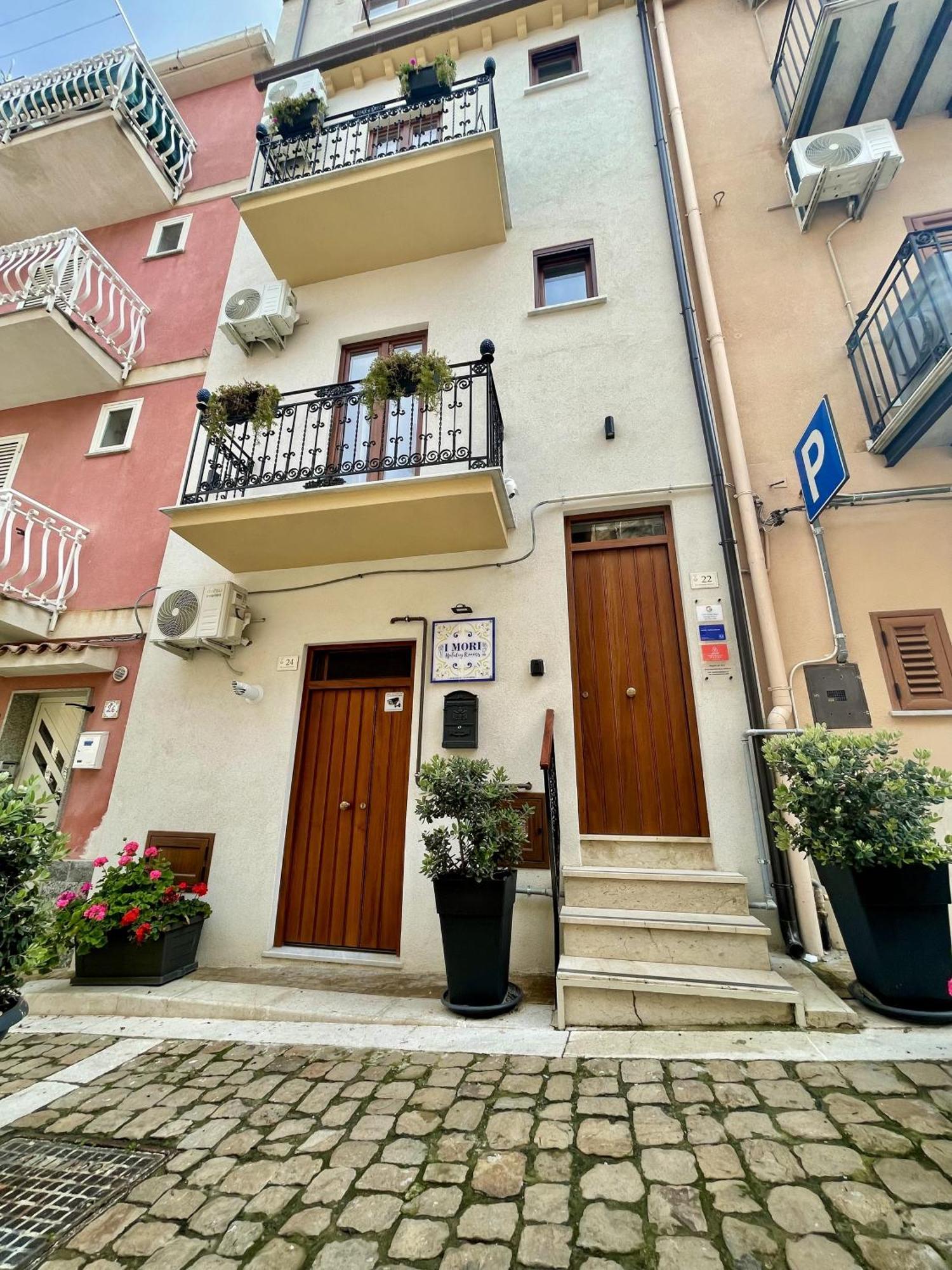 I Mori - Holiday Rooms Lascari Exterior photo
